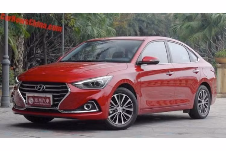 Tương tự các mẫu xe mới nhất của Hyundai, Celesta cũng sở hữu thiết kế thể thao và tinh tế theo ngôn ngữ Fluidic Sculpture 2.0, với những đặc trưng như lưới tản nhiệt lục giác và đèn pha sắc sảo. Những phiên bản cao cấp sẽ được trang bị lưới tản nhiệt mạ chrome, đèn sương mù và mâm đúc 16 inch.