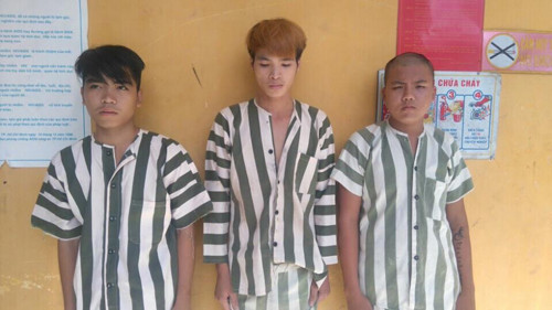 Các đối tượng tuổi đời còn rất trẻ nhưng vô cùng nguy hiểm khi liều lĩnh dùng hung khí khống chế cướp tài sản tài xế lái xe taxi.