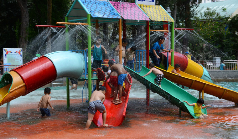 Nhiều em nhỏ vui chơi suốt nhiều giờ liền tại Thảo Cầm Viên Sài Gòn.