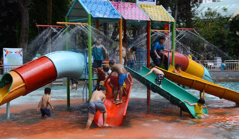 Nhiều em nhỏ vui chơi suốt nhiều giờ liền tại Thảo Cầm Viên Sài Gòn.