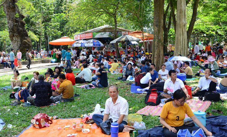 Vẻ mệt mỏi của các bậc phụ huynh.