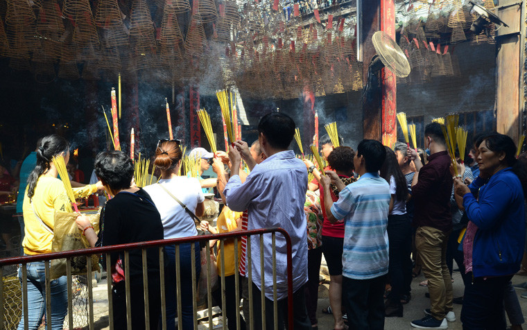 Sau khi viếng chùa, người Sài Gòn sẽ ra đường du xuân trong tiết trời rất đẹp đầu năm mới.