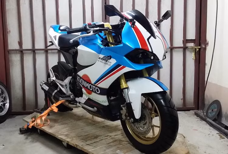 Kể từ khi ra mắt tới nay, xe máy Honda MSX125 đã trở thành một dòng minibike đầy "chất chơi", được các biker trên toàn Thế giới ưa chuộng. Từ Mỹ tới Nhật Bản và các nước Đông Nam Á, mỗi ngày đều có rất nhiều phụ tùng độ độc đáo được tạo ra chỉ để dành riêng cho dòng naked bike "tí hon" này.