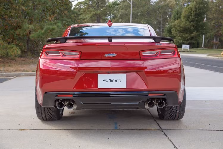 Giống như Super Yenko Camaro trước đây, hãng độ xe SVE sẽ giới hạn số lượng sản xuất của Camaro SS Yenko 2017. Sẽ chỉ có tổng cộng 50 chiếc Camaro SS được độ lên cấu hình Yenko với giá nâng cấp khởi điểm từ 40.000 USD (tương đương 903 triệu đồng).