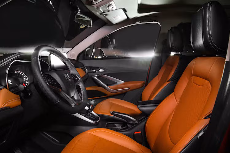 Dù có giá rẻ nhưng theo đại diện hãng GM tại Trung Quốc cho hay, bên trong nội thất của Baojun 510 sẽ có các lớp cách âm chất lượng cao cùng cửa sổ trời panorama, điều hòa tự động, mở khóa từ xa, nút khởi động, hệ thống giữ ga tự đông, gương hậu có sưởi và hệ thống thông tin giải trí với màn hình 8 inch.