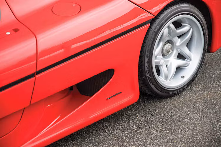 Trong khoảng thời gian từ năm 1995 tới 1997, đã có tổng cộng 349 chiếc F50 được Ferrari sản xuất. Con số lẻ này là truyền thống của Ferrari khi hãng luôn sản xuất ít hơn 1 chiếc. Sau F50, Ferrari đã tiếp tục tung ra những siêu xe đầu bảng thay thế nó là Enzo Ferrari và nay là LaFerrari.