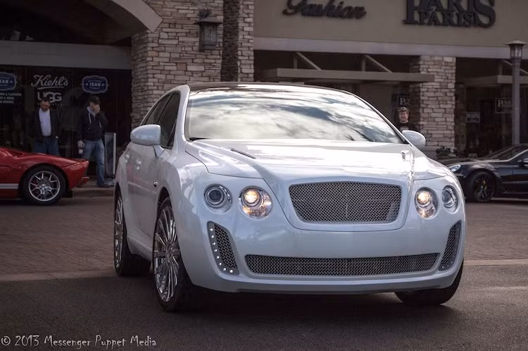 Những hình ảnh của chiếc Venza đội lốt Bentley này khi xuất hiện trên mạng internet đã thu hút sự quan tâm của những người yêu xe. Nhiều người còn gọi nó là "Venzayga" theo tên của chiếc SUV đầu tiên từ Bentley là Bentayga.