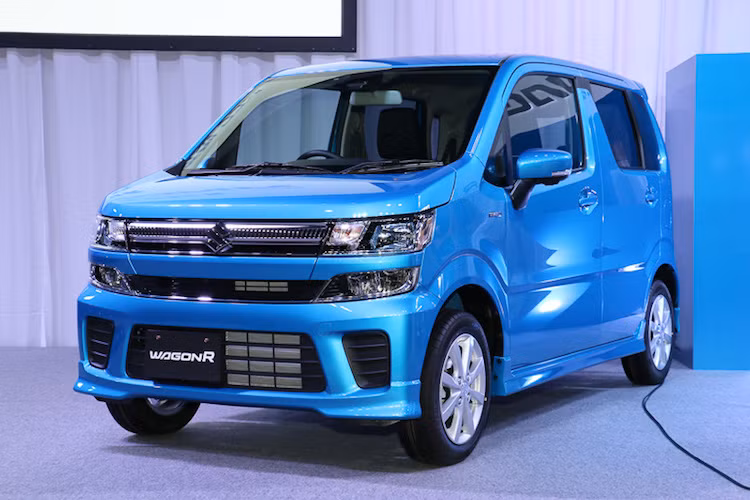 Cách đây khoảng hơn 15 năm, Suzuki Wagon R đã từng được phân phối chính hãng tại Việt Nam nhưng do có kiểu dáng vuông vức, chiếc xe đã không được người dân đón nhận. Tuy nhiên tại Nhật Bản, mẫu xe này có doanh số rất cao và đã trải qua tổng cộng 6 thế hệ từ năm 1993 tới nay. Vào ngày 1/2/2017, thế hệ Wagon R thứ 6 đã chính thức "trình làng".
