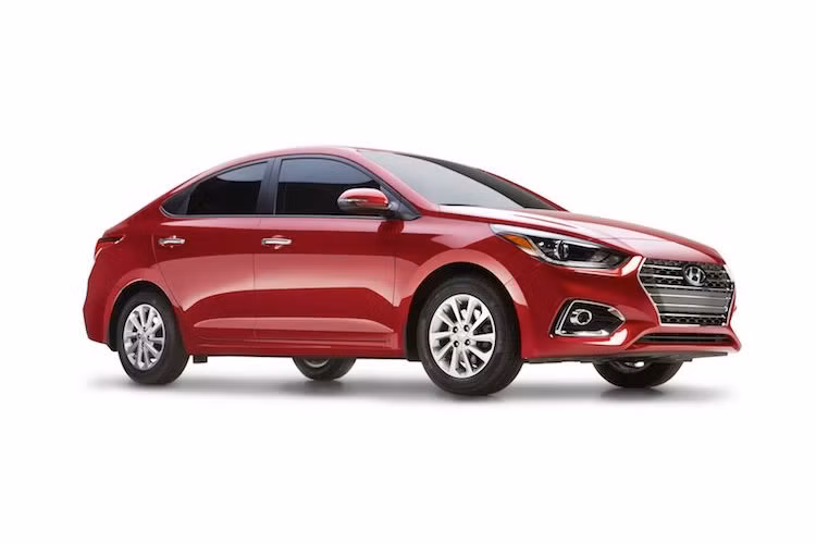 Vẫn sử dụng động cơ 1.6l 4 xi-lanh thẳng hàng nạp khí tự nhiên, tuy nhiên Hyundai đã cải tiến máy của Accent để cho công suất lớn hơn là 132 mã lực cùng mô-men xoắn cực đại 161 Nm. So với thế hệ trước, chiếc xe có thời gian tăng tốc từ 40-80 km/h nhanh hơn 0,2 giây; 80-120 km/h nhanh hơn 1,3 giây và mô-men xoắn từ 1500 rpm lớn hơn 4,5%.