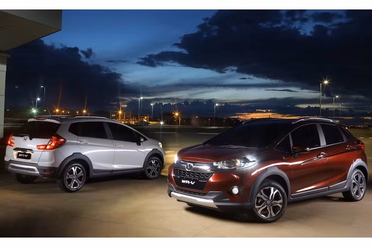 Honda sẽ chính thức bán ra WR-V tại thị trường đầu tiên trên Thế giới là Brazil kể từ tháng 3/2017. Mặc dù vậy, hiện chiếc xe đã có mặt tại một số đại lý ở Brazil với mức giá được dự đoán từ 75-85.000 Real (tương đương 545 - 618 triệu đồng).