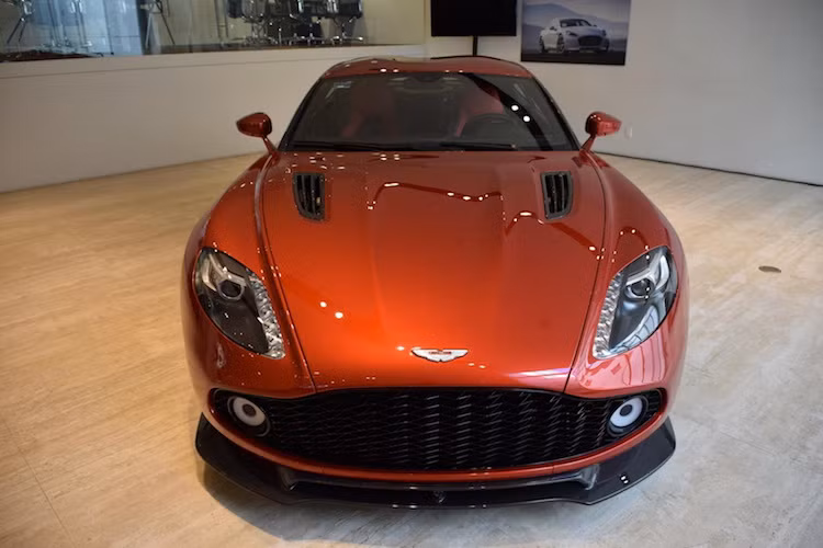 Hiện đang nằm tại showroom siêu xe Autos Exóticos en México, chiếc Vanquish Zagato đầu tiên và duy nhất tại Mexico tính tới thời điểm này có số thứ tự sản xuất 5/99, đang "nằm chờ" vị chủ nhân may mắn đón về gara của mình.