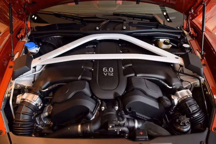 Cung cấp sức mạnh cho Vanquish Zagato vẫn là khối động cơ 5.9l V12 nạp khí tự nhiên tương tự như những phiên bản Zagato bình thường.