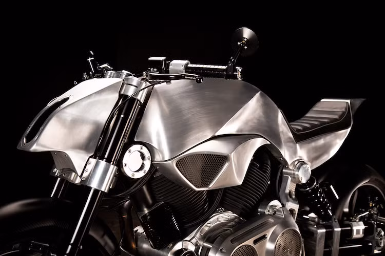 Vốn đã rất hoàn hảo và có giá đắt, chưa từng một xưởng nào trên Thế giới lôi Hellcat ra để độ. Tuy nhiên mới đây, xưởng Revival Cycles tại Texas, Mỹ đã trở thành những người đầu tiên độ siêu xe này khi một khách hàng đã đem tới xưởng một chiếc Hellcat bị tai nạn do hỏng hệ thống phanh và muốn độ lại nó.