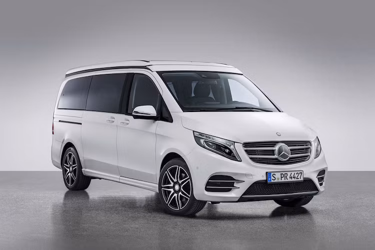 Cách đây khoảng gần 1 năm, Mercedes đã lần đầu tiên giới thiệu phiên bản Marco Polo cho dòng xe van V-Class của hãng, được thiết kế để sử dụng làm một chiếc xe cắm trại tiện nghi. Vừa qua tại châu Âu, phiên bản mới nhất của dòng xe ôtô Mercedes V-Class Marco Polo Horizon đã được hãng "trình làng" với những nâng cấp công nghệ.