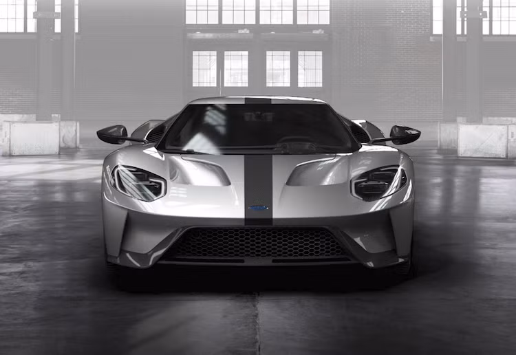 Sức mạnh của xe được truyền tới cầu sau qua hộp số ly hợp kép 7 cấp Powershift. Hiện chưa rõ các thông số về hiệu năng của GT Competition Series có thay đổi hay không, tuy nhiên hiện tại phiên bản thường đã có thể đạt tốc độ tối đa lên tới 347 km/h.