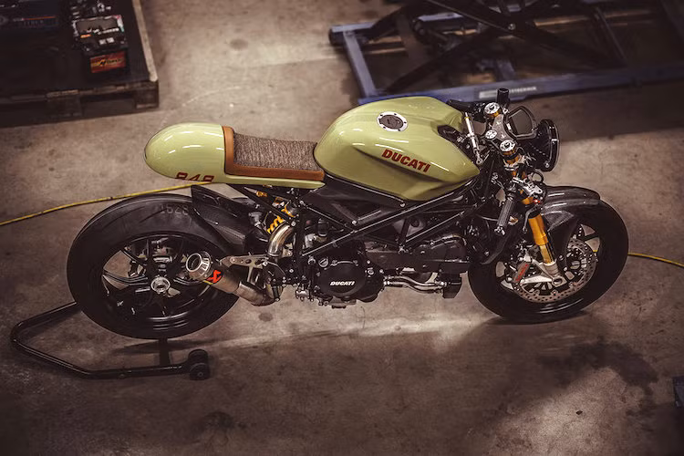 Khối động cơ nguyên bản của 848 Evo cũng được chú ý khi NCT đã trang bị cho xe hệ thống xả Akrapovic full system lon ngắn, lọc gió K&amp;N và chạy lại ECU. Chiếc xe cũng có phuộc sau Ohlins, trong khi cặp mâm nguyên bản của 848 không có gì thay đổi. Để tăng độ bám đường của xe, loại lốp Pirelli Diablo Supercorsa SC2 đã được lựa chọn.