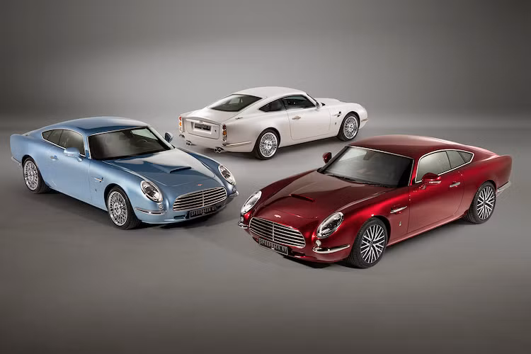 Xuất hiện trong nhiều phần phim về 007, Aston Martin DB5 đã trở thành một siêu xe mang tính "biểu tượng" khi đã gắn liền với hình ảnh của chàng điệp viên James Bond và có kiểu dáng được coi là "chuẩn mực". Chính vì vậy, một hãng xe mới thành lập là David Brown Automotive đã tạo ra một phiên bản "hiện đại hóa" của siêu xe hàng khủng DB5 với tên gọi David Brown Speedback GT.