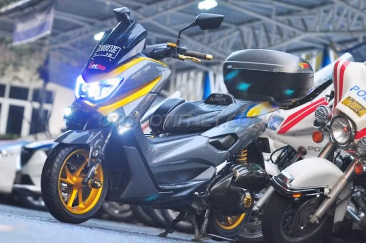 Dù không có doanh số tốt tại Việt Nam nhưng ở Indonesia, Yamaha N-Max hay Yamaha NM-X 150 lại được khá nhiều người chơi xe ưa chuộng do có động cơ Blue Core 155 cc mạnh mẽ hơn so với đối thủ Honda PCX150, cùng kiểu dáng theo phong cách maxi scooter hiếm gặp trong phân khúc 150 cc.