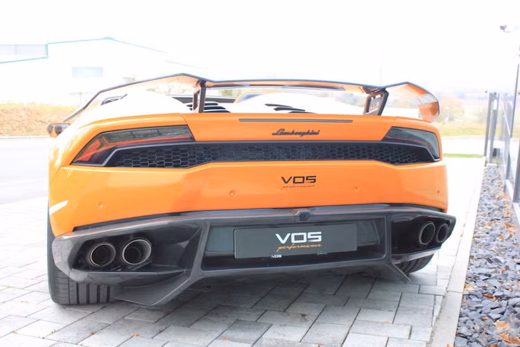 Khối động cơ V10 5.2l nạp khí tự nhiên của Huracan Spyder được VOS Performance hoàn toàn giữ nguyên, hãng chỉ nâng công suất thêm 12 mã lực và mô-men xoắn 15 Nm bằng cách thay cho chiếc xe hệ thống xả độ, nâng công suất tối đa lên 613 mã lực và mô-men xoắn cực đại 575 Nm.
