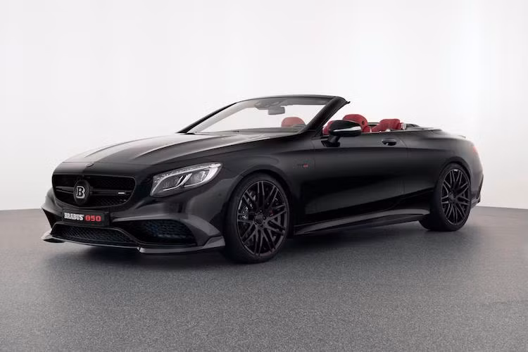 Dù hiện nay, bản thân Mercedes cũng có chiếc S65 Cabriolet cực mạnh với động cơ V12 tăng áp kép hơn 600 mã lực nhưng trên thực tế, danh hiệu chiếc xe mui xếp mềm 4 chỗ siêu sang nhanh nhất Thế giới lại thuộc về mẫu xe độ Brabus 850 6.0 Biturbo Cabrio. Đây là phiên bản độ từ chiếc Mercedes-AMG S63 Cabriolet.