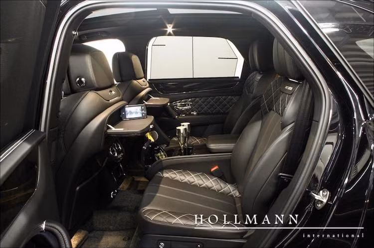 Khối động cơ W12 tăng áp kép 6.0l của Bentayga vốn đã giúp cho chiếc xe này giành danh hiệu SUV nhanh nhất Thế giới cũng đã được Mansory "để mắt". Sau khi được độ lại, động cơ cho công suất lên tới 691 mã lực và mô-men xoắn cực đại 1050 Nm, giúp xe có thể đạt tốc độ tối đa lên tới 311 km/h.