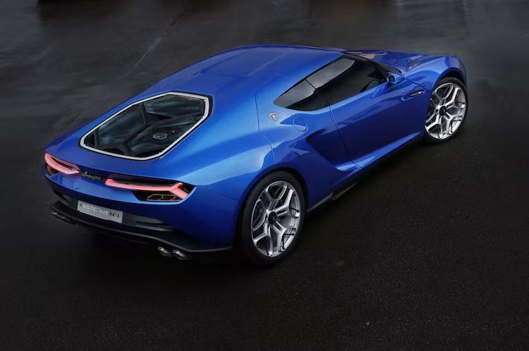 Dù sử dụng động cơ khác Aventador nhưng Asterion vẫn có thể coi là một mẫu xe phát triển từ Aventador. Bộ khung nguyên khối của chiếc xe có phần dưới được thừa hưởng từ Aventador, nhưng có nửa trên với kết cấu mui khác biệt. Do hãng siêu xe Lamborghini đã tuyên bố "trung thành" với động cơ nạp khí tự nhiên trên siêu xe thể thao, hãng đã tuyên bố sẽ không sản xuất hàng loạt Asterion.