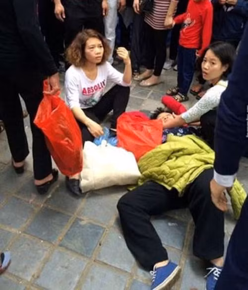 Phat hanh chinh nhom thanh nien “lam nga” ba cu o chua Huong