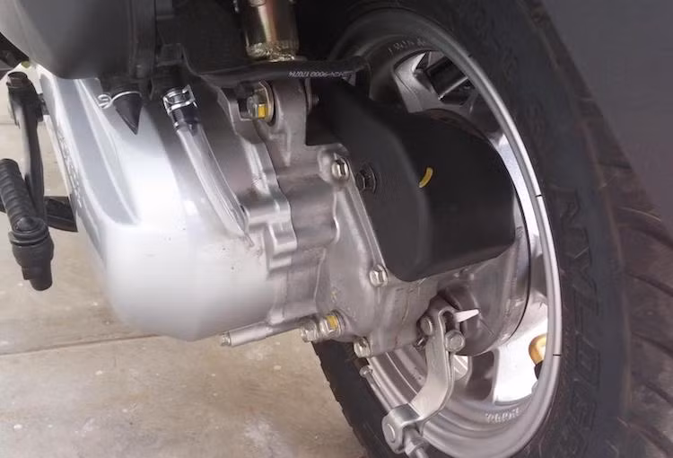 Dù vẫn được trang bị động cơ 124,9 cc 4 kỳ SOHC 2 van làm mát bằng không khí như phiên bản cũ nhưng Activa 125 2017 lại có công suất nhỏ hơn, chỉ đạt 8,52 mã lực thay vì 8,6 mã lực. Đổi lại, mô-men xoắn cực đại lại tăng từ 10,12 Nm lên thành 10,54 Nm. Động cơ này cũng đáp ứng tiêu chuẩn khí thải BS IV mới nhất từ thị trường Ấn Độ.