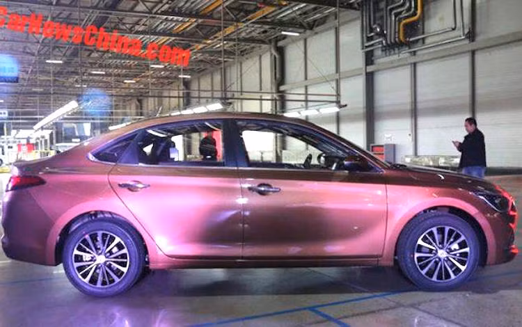 Celesta của Hyundai có chiều dài 4510 mm, rộng 1756 mm, cao 1470 mm và có trục sơ sở dài 2650 mm. Như vậy, chiếc xe dài hơn dòng Verna mới 50 mm nhưng ngắn hơn 25 mm so với Elantra, khiến nó trở thành một mẫu xe gần lên tới phân khúc C.