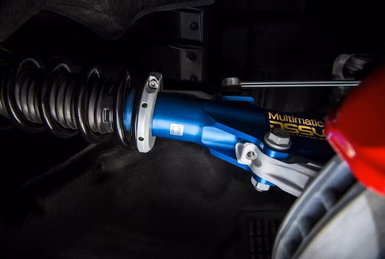 Một trong những thay đổi lớn nhất và quan trọng nhất của phiên bản này là hệ thống treo Multimatic DSSV (Dynamic Suspension Spool Valve) thể thao, vốn đã được trang bị cho phiên bản Camaro Z/28 thế hệ trước và nhận được đánh giá rất tốt từ các tay đua. Bên cạnh đó, hệ thống treo sau đã có thêm thanh ổn định có thể điều chỉnh 3 nấc.