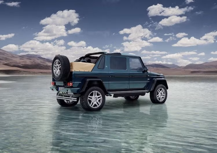 Đúng như những thông tin trước đây, Maybach G650 Cabriolet sẽ chỉ được sản xuất với số lượng cực kỳ giới hạn là 99 chiếc, mỗi chiếc xe được làm theo yêu cầu của từng khách hàng. Giá bán của xe chưa được công bố, nhưng nhiều nguồn tin đã cho biết rằng G650 Landaulet sẽ còn đắt hơn cả "quái vật 6 bánh" G63 AMG 6x6, vốn có giá lên tới 675.000 USD vào năm 2014 (tương đương 15,2 tỷ đồng).