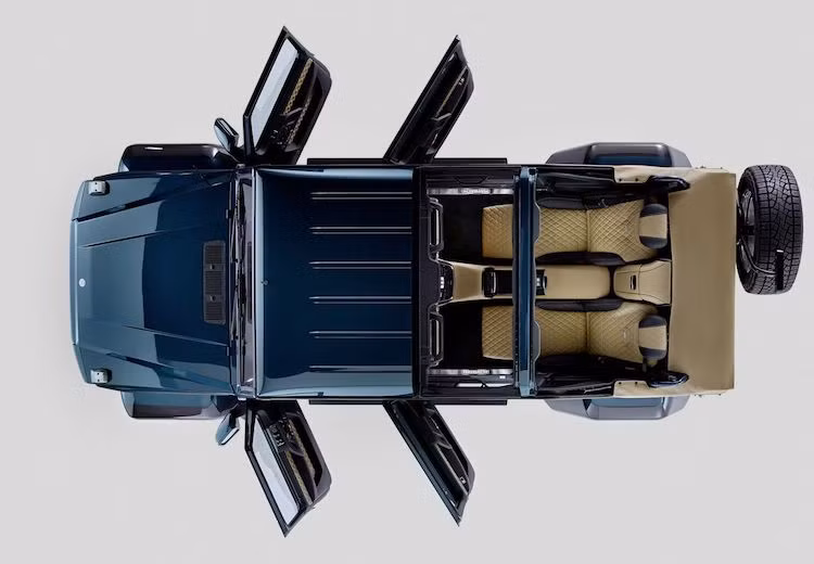 Đóng mở hoàn toàn bằng điện, mui bạt trên siêu SUV G650 Landaulet vẫn bảo đảm cho chiếc xe độ cách nhiệt và cách âm gần tương đương với mui cứng truyền thống. Khách hàng cũng có thể chọn lựa giữa 3 màu mui khác nhau bên cạnh 4 màu sơn cho thân xe.