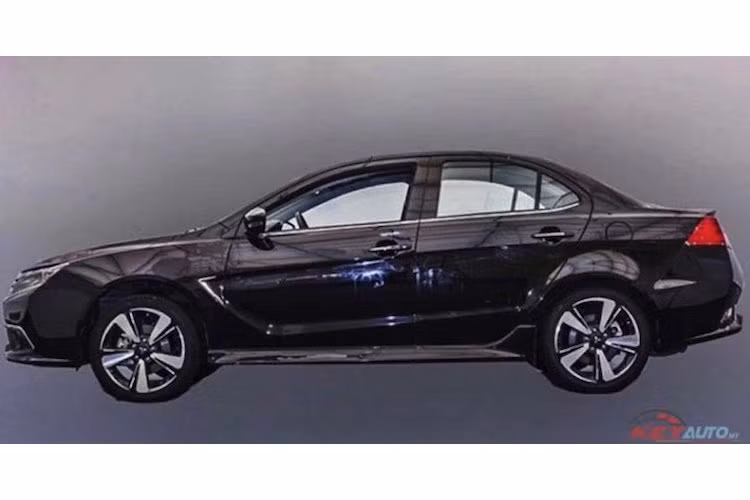 Ở hai bên thân xe, những thay đổi trên Grand Lancer bản 2017 cũng không chỉ dừng lại ở bộ mâm đúc 5 cánh 16 inch phay kim loại mới. Mitsubishi đã bổ sung cho chiếc xe một đường dập nổi kéo dài từ vè trước tới cửa sau của xe, đồng thời vát góc nhẹ kính ở cửa sau.