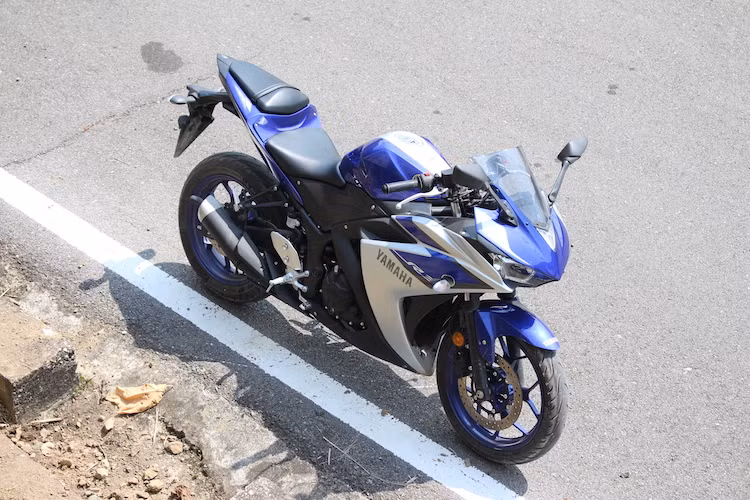 Những khách hàng đang sử dụng R3 có thể trung tâm chăm sóc khách hàng của Yamaha hoặc liên hệ với các đại lý Sport Shop gần nơi sống để được hướng dẫn chi tiết và đặt lịch, sắp xếp kế hoạch thay thế phụ tùng một cách thuận tiện nhất. Trên Thế giới, đợt triệu hồi này của Yamaha còn ảnh hưởng tới các dòng xe khác như MT25, MT03 và R25 từ đời 2016 trở về trước.