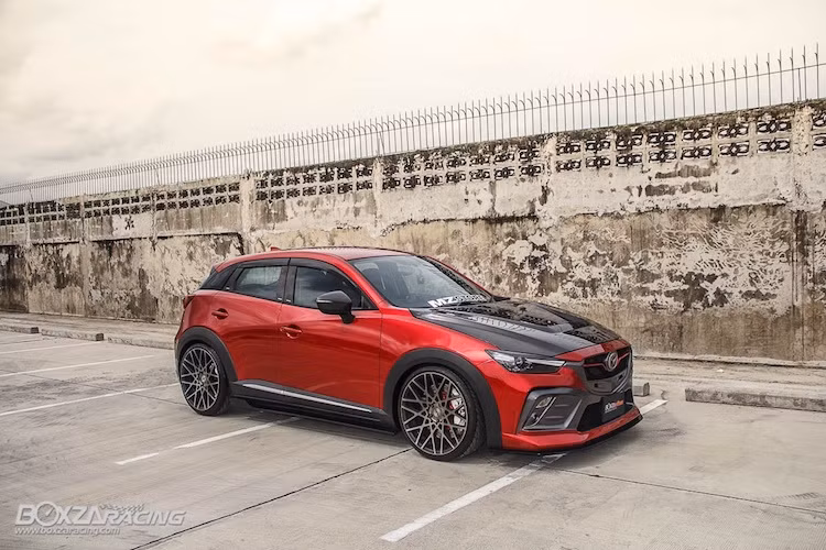 Không chỉ nâng cấp về ngoại hình, một người đam mê xe tại Thái Lan đã cải tiến toàn diện mọi mặt của chiếc Mazda CX-3 2.0, khiến chiếc xe không chỉ đẹp mắt mà còn tiện dụng, sang trọng và có hiệu năng vận hành tốt hơn rất nhiều so với xe nguyên bản.