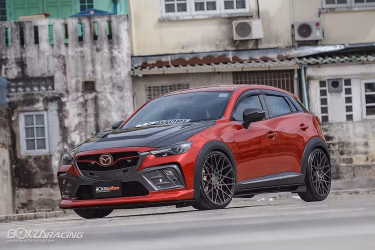 So với những hãng xe khác, các dòng xe của Mazda rất được ưa chuộng để độ lại do vốn đã có kiểu dáng thể thao đầy hấp dẫn theo ngôn ngữ Zoom-zoom hay mới đây nhất là Kodo. Ngay cả những dòng xe crossover Mazda CX-3 hay CX-5 cũng có thể hóa thành các bản độ đầy cá tính khi rơi vào tay "dân chơi".