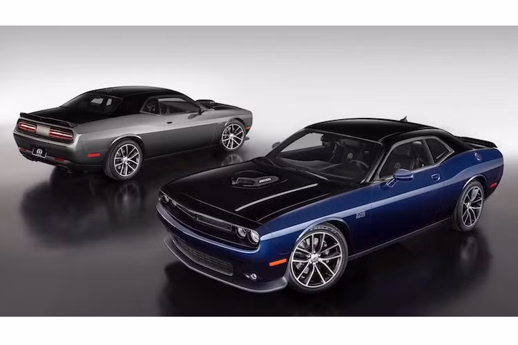 Tại triển lãm ôtô Chicago, để kỷ niệm 80 năm ngày thành lập, bộ phận sản xuất phụ tùng độ Mopar cho các dòng xe thuộc tập đoàn Chrysler đã công bố một phiên bản đặc biệt mới của dòng xe cơ bắp Dodge Challenger với tên gọi Mopar Challenger.