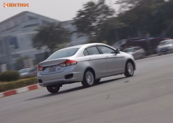 Dù con số 33 xe vẫn chưa "thấm tháp" là bao so với các đối thủ như Honda City (554 xe), Toyota Vios (1704 xe), Mitsubishi Attrage (137 xe) hay Mazda 2 Sedan (244 xe) nhưng ít nhất, Suzuki Ciaz đã bắt đầu có những dấu hiệu vươn lên sau kết quả đáng thất vọng của năm 2016. Năm 2017 mới chỉ bắt đầu, nếu như có chiến lược đúng đắn, Ciaz có tiềm năng trở thành một mẫu sedan hạng B khá "ăn khách" tại Việt Nam.