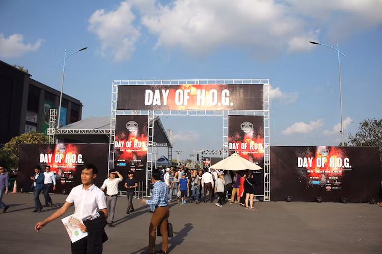 Vào ngày thứ 7 (18/2/2017), lễ hội môtô PKL Day of H.O.G 2017 đã được tổ chức từ sáng tới tối tại khuôn viên rộng rãi trước trung tâm thương mại Vincom Riverside Long Biên, Hà Nội. Năm nay, Day of H.O.G 2017 lấy chủ đề là “Mùa Xuân, mùa khởi đầu những chuyến đi”.