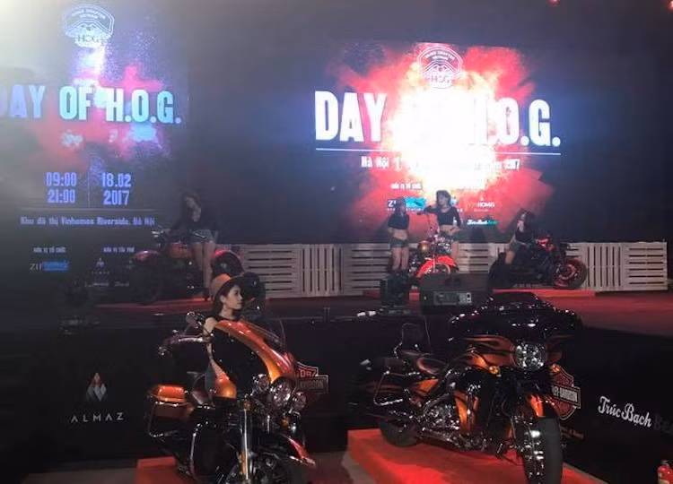 Khép lại ngày hội Day of H.O.G là một buổi tiệc lớn kiêm gala nghệ thuật diễn ra vào buổi tối. Sau một ngày tổ chức, ngày hội không chỉ thu hút hàng trăm biker cùng gia đình, bạn bè và người thân mà còn có sự xuất hiện của hàng ngàn lượt khách thăm quan.