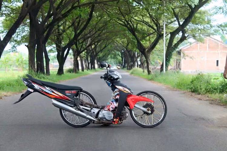 Với các dân chơi Ceper, "đỉnh cao" của phong cách này là một chiếc xe với trục cơ sở ngắn và cực thấp, cùng với phần thân xe được độ như thể bị "dồn toa" về phía sau. Cá biệt nhiều chiếc xe còn có thân xe được độ để tạo cảm giác như thân xe và các bánh bị tách rời ra với nhau!