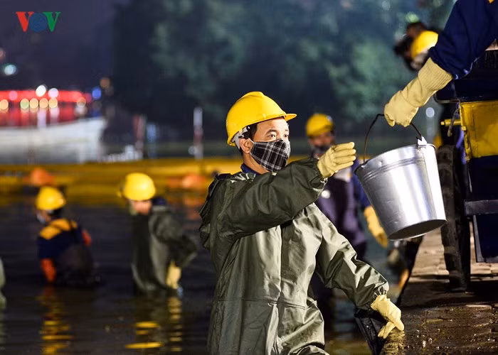 Công việc lặp đi lặp lại trong khoảng thời gian từ 21h hôm trước đến 5h sáng hôm sau, không có thay ca.