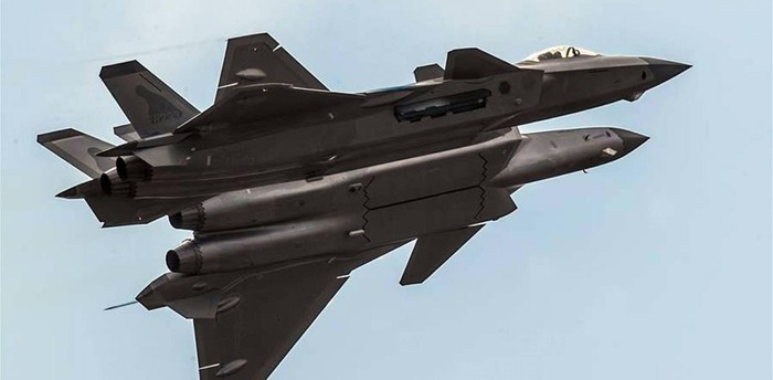 Nhưng mặt khác, họ cũng chỉ ra rằng “chỉ có hai máy bay chiến đấu tàng hình J-20 không thể hiện nhiều mối đe dọa hoặc sức mạnh vượt trội so với đối phương”.