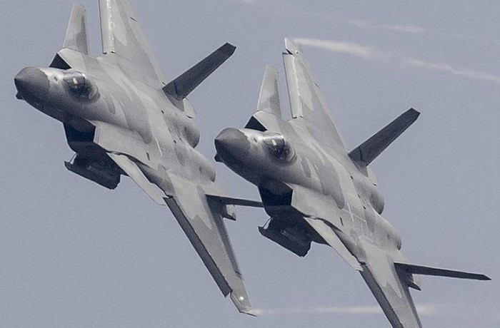 Ngoài ra theo hãng thông tấn Forbes, việc triển khai các máy bay chiến đấu này, mặc dù chỉ là tạm thời cho thấy "ý định của Bắc Kinh vào thời điểm Trung Quốc đang chiến đấu với Ấn Độ để giành ảnh hưởng trên dãy Himalaya".