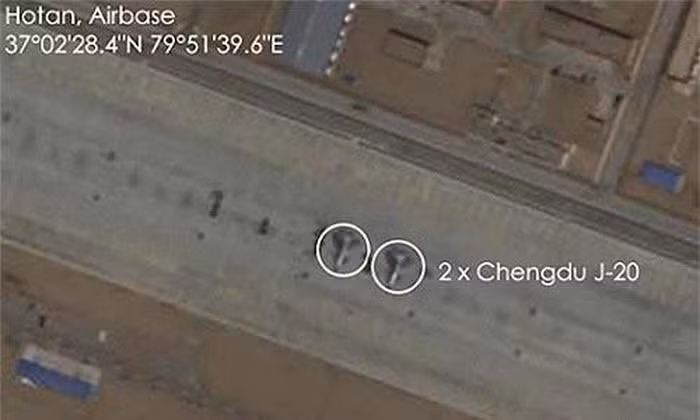 Al Masdar News vừa đăng tải một tấm ảnh vệ tinh cho thấy máy bay chiến đấu tàng hình J-20 đã có mặt tại một căn cứ không quân ở biên giới Trung - Ấn, diễn biến chắc chắn làm gia tăng căng thẳng giữa hai nước.