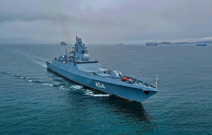 Trong số những điều khác, các chuyên gia chú ý đến hệ thống phòng không khá yếu của tàu chiến Nga - phạm vi tiêu diệt mục tiêu khí động tối đa là 40 km, và bản thân tên lửa không có khả năng đánh chặn các mục tiêu nhỏ.