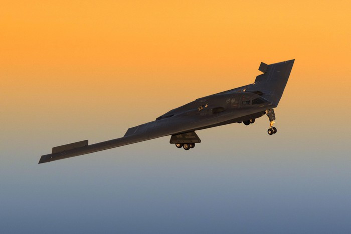 Những chiếc máy bay ném bom tàng hình B-2 Spirit này đồn trú tại Căn cứ Không quân Whiteman, Missouri.