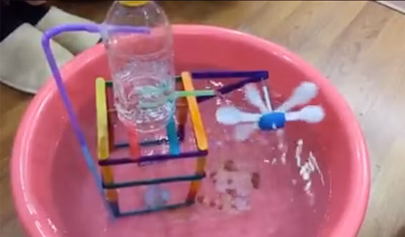 Me giu lai do vut di, cung con gai lam nhung do vat xinh yeu-Hinh-3