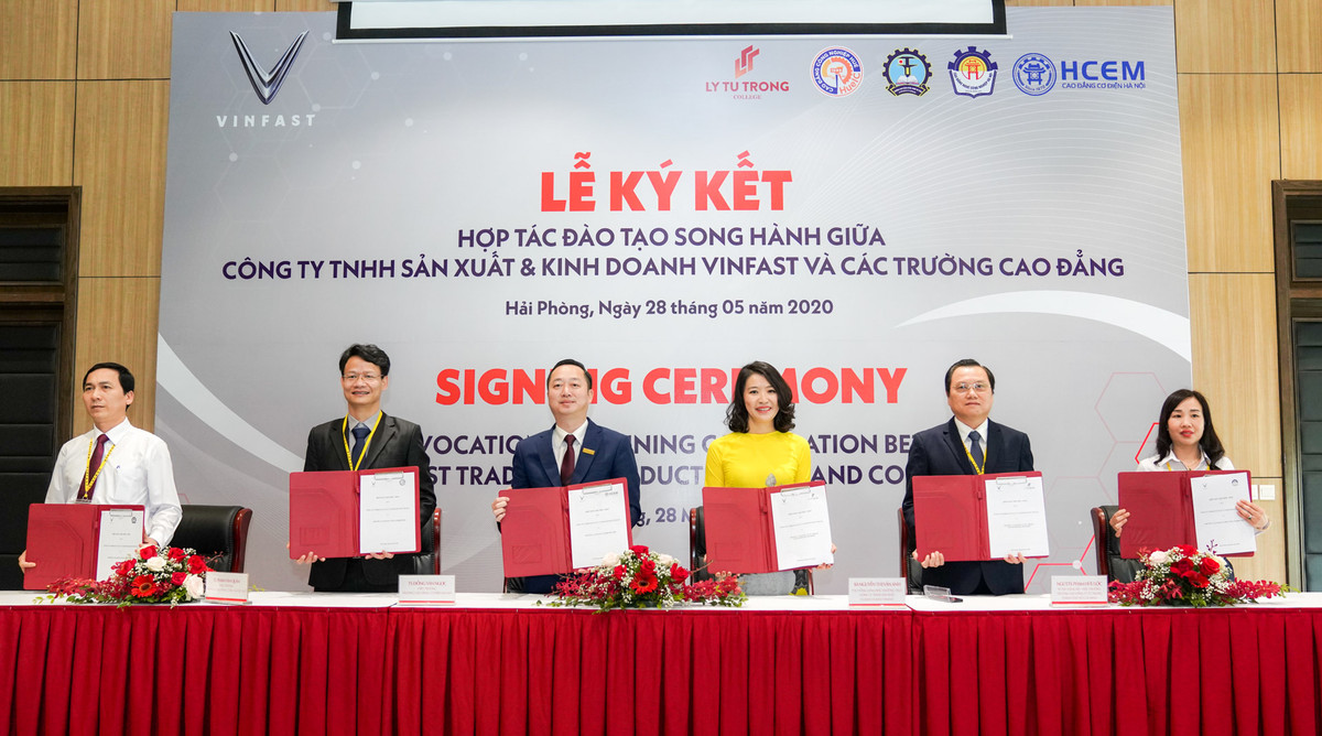 Vinfast hop tac dao tao chuyen nganh co dien tu va ky thuat o to