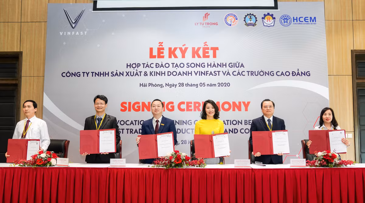 Vinfast hop tac dao tao chuyen nganh co dien tu va ky thuat o to
